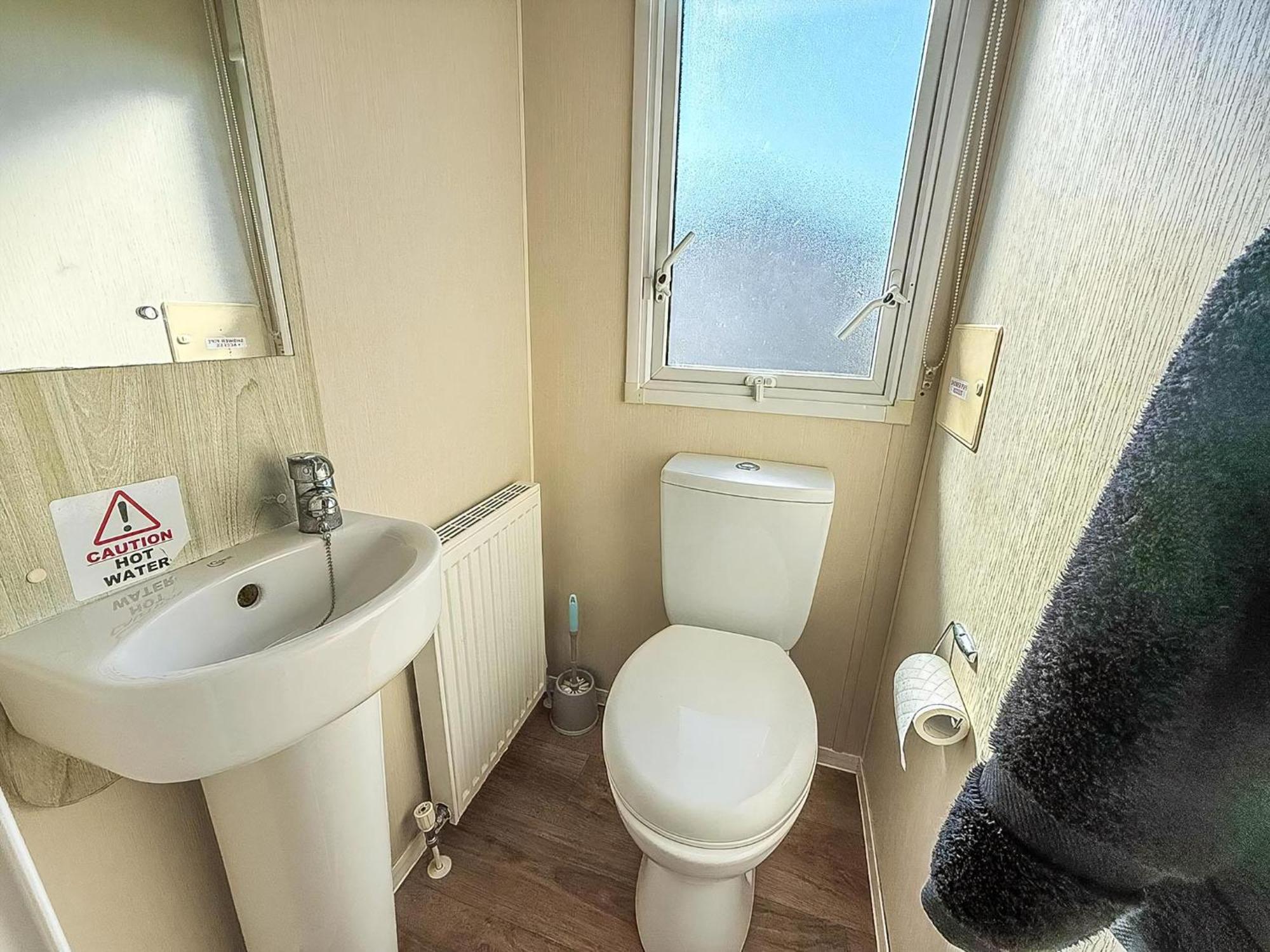8 Berth Caravan For Hire At St Osyth Beach Ref 28047R Clacton-on-Sea Exterior photo