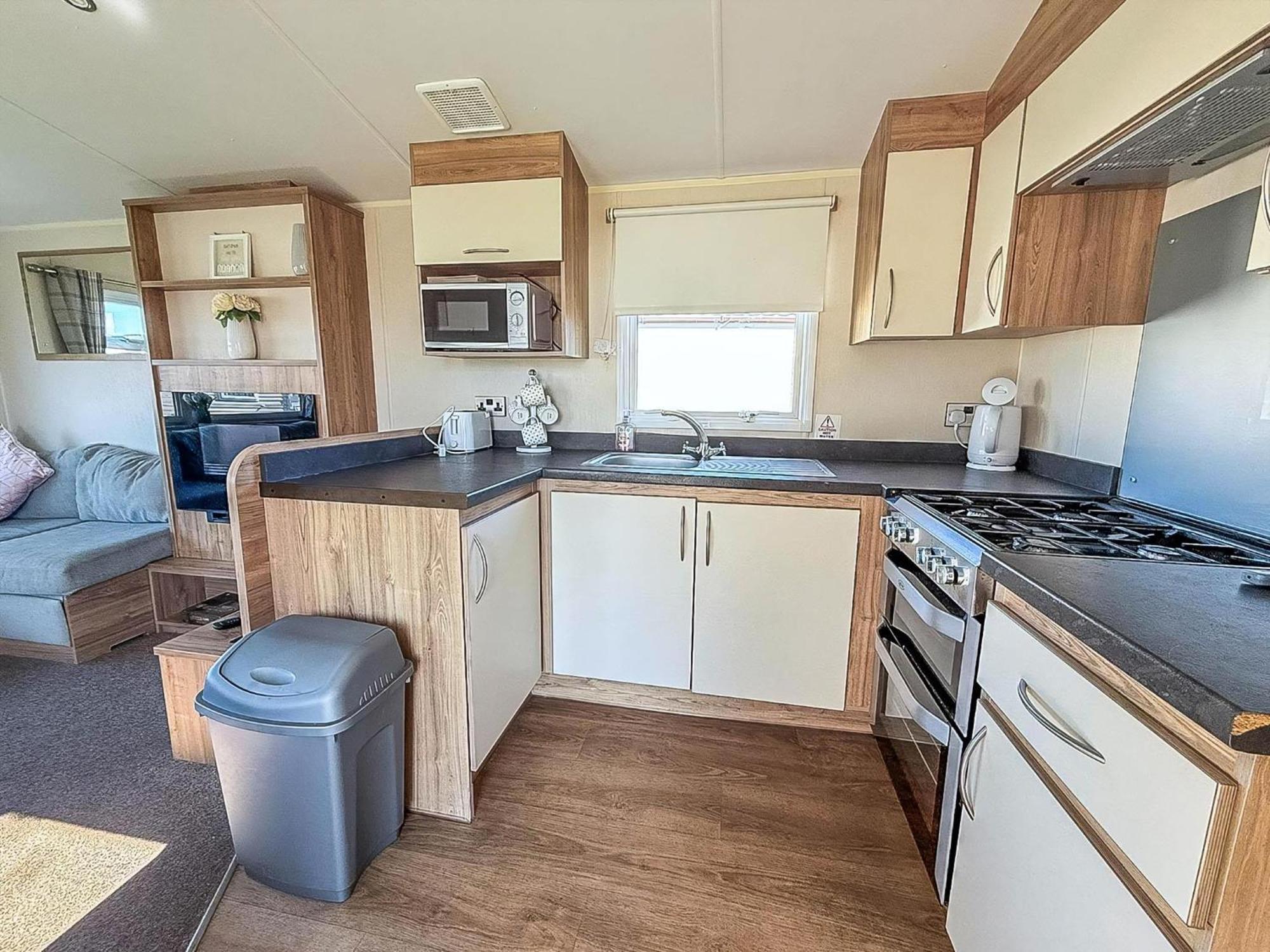8 Berth Caravan For Hire At St Osyth Beach Ref 28047R Clacton-on-Sea Exterior photo